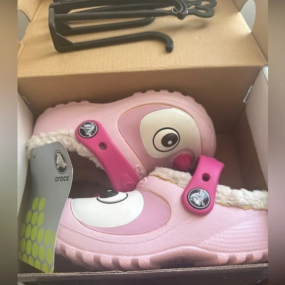 Pink penguin crocs - Picture 2 of 15
